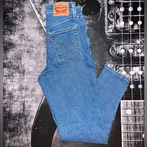 NWT Levi’s Mom Jeans - Picture 8 of 8